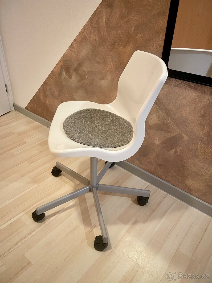 Otočná kancelářská židle IKEA - 2