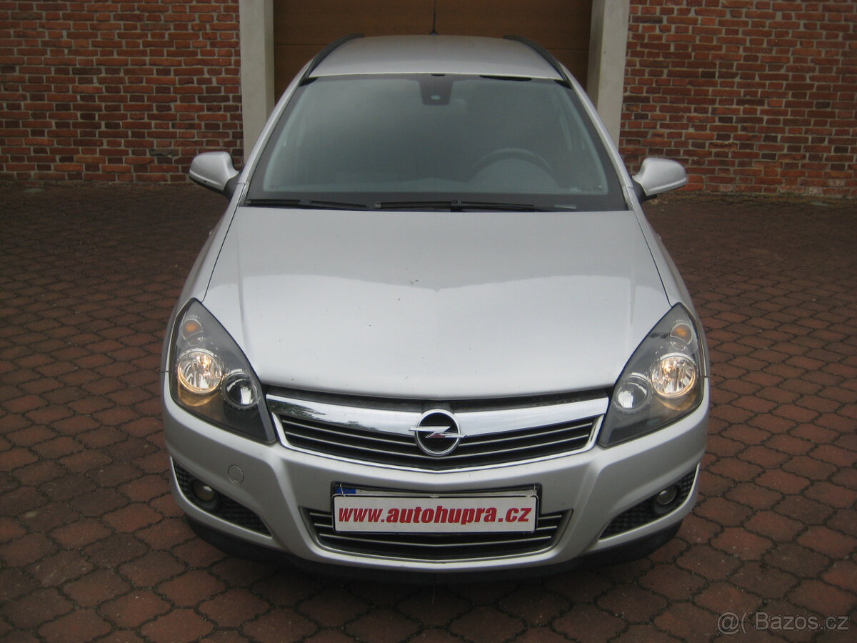 OPEL ASTRA 1.9 CDTi CARAVAN KLIMA TAŽNÉ NAVI - 2