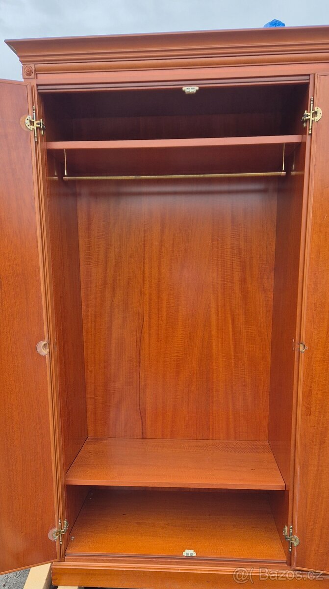 Šatní skříň a další - 2