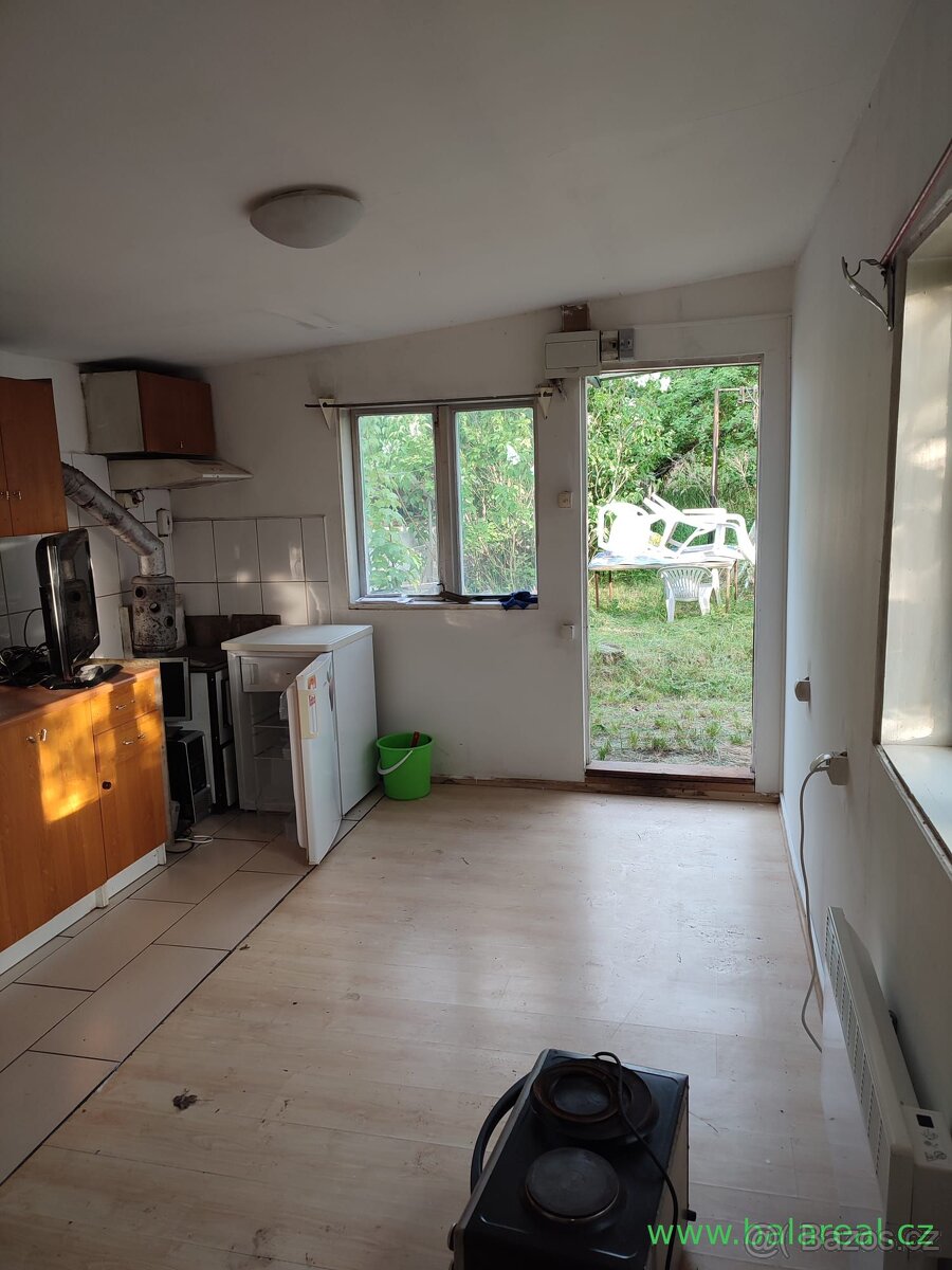 Chata 1+kk se zahradou 700m2 v Brně ve Staré Líšni. - 2