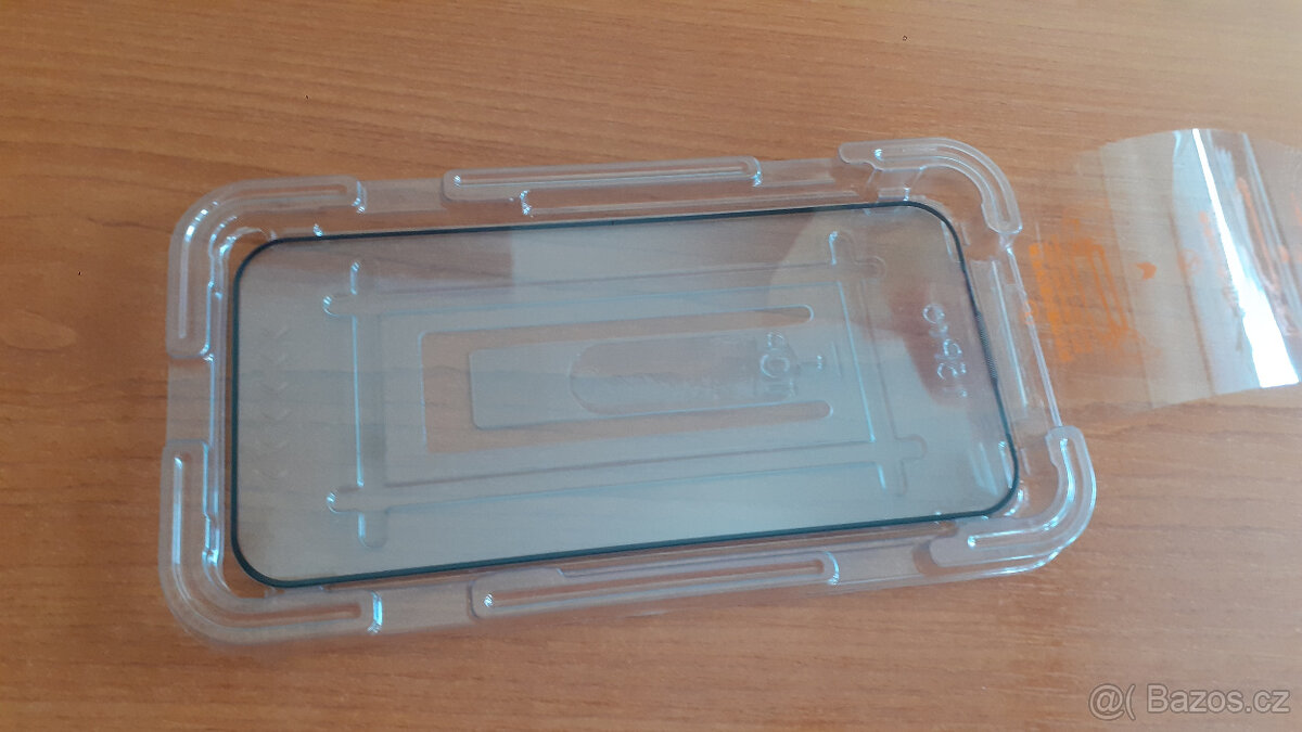 iphone 15 pro ochranné sklo včetně aplikátoru - 2
