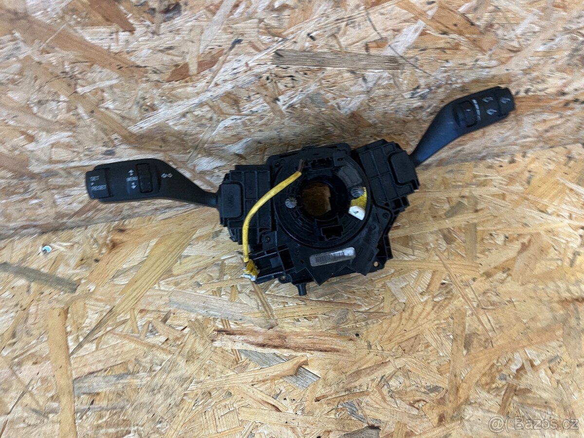 PÁČKY VOLANTU S KROUŽKEM FORD FOCUS 4M5T14A664AB - 2