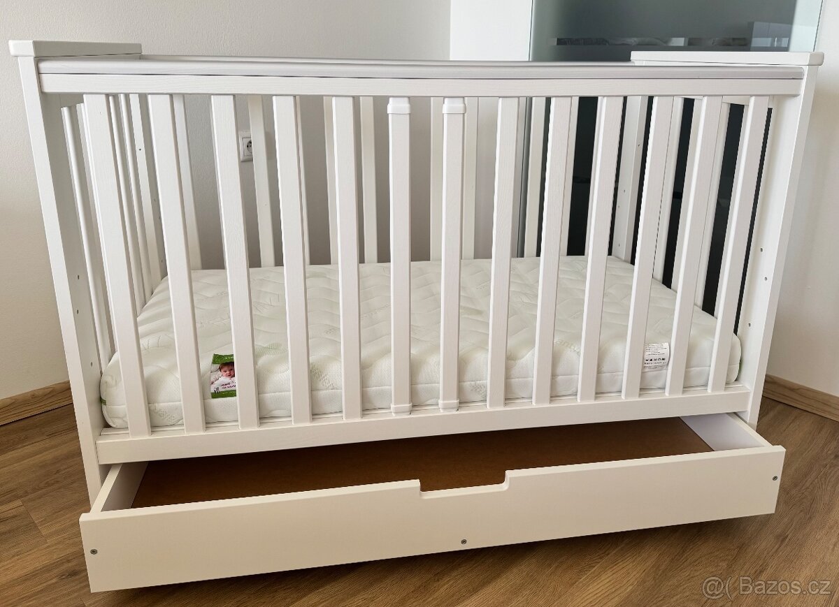 Bila postylka se suplikem a antialergickou matraci - 2
