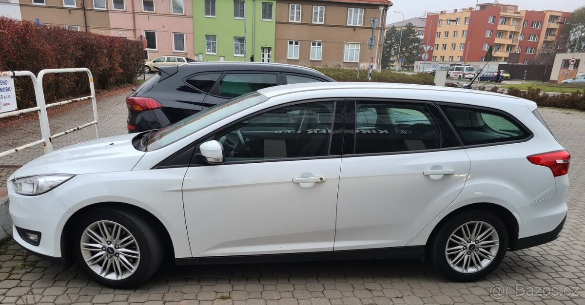 Prodám Ford Focus 1.5 ECOBoost 110 kW kombi super stav - 2