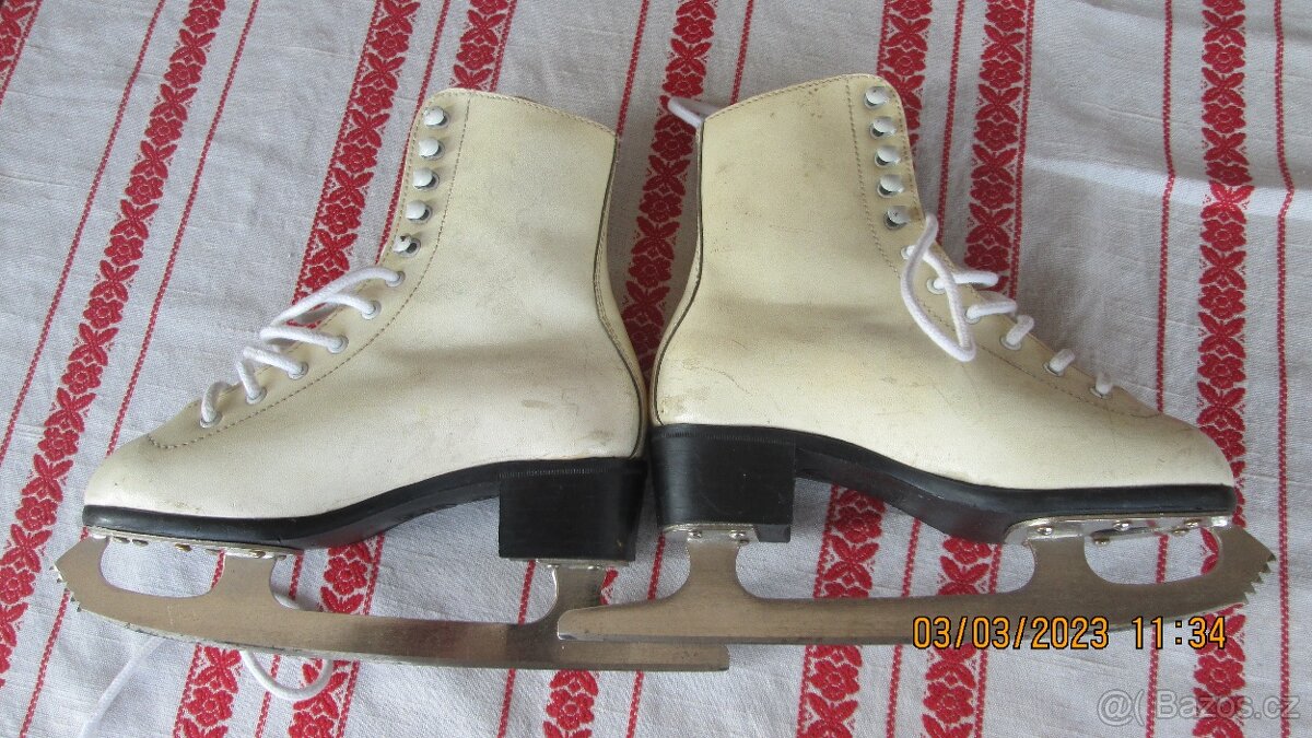Dívčí lední brusle - 2