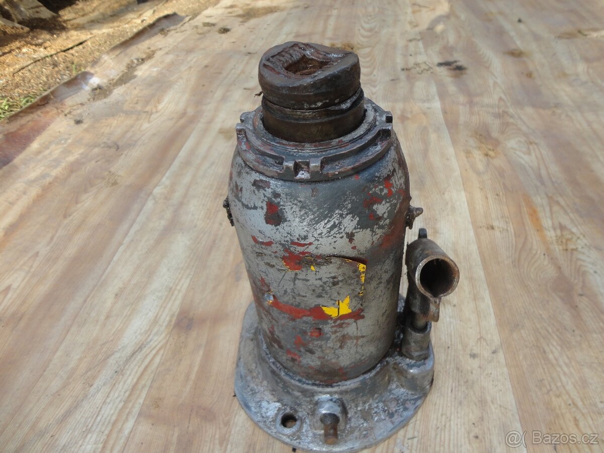 Prodám hydraulický zvedák. - 2