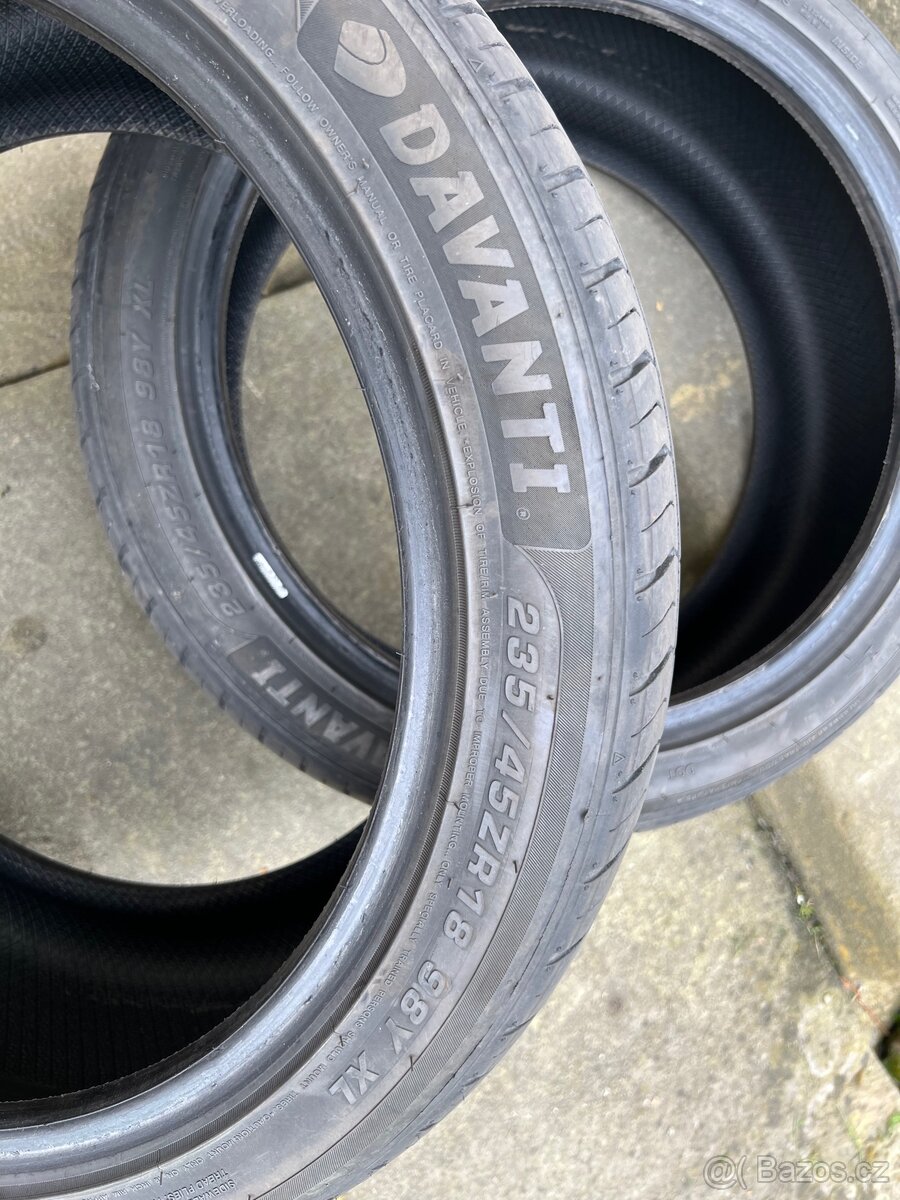 235/45r18 - 2