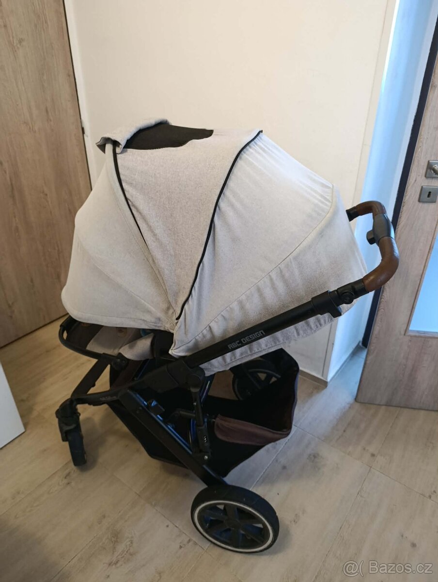 Prodám kočárek s korbickou + vajíčko do auta - 2