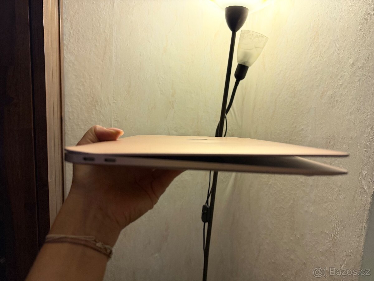 MacBook Air 13” s praklym displejem - 2