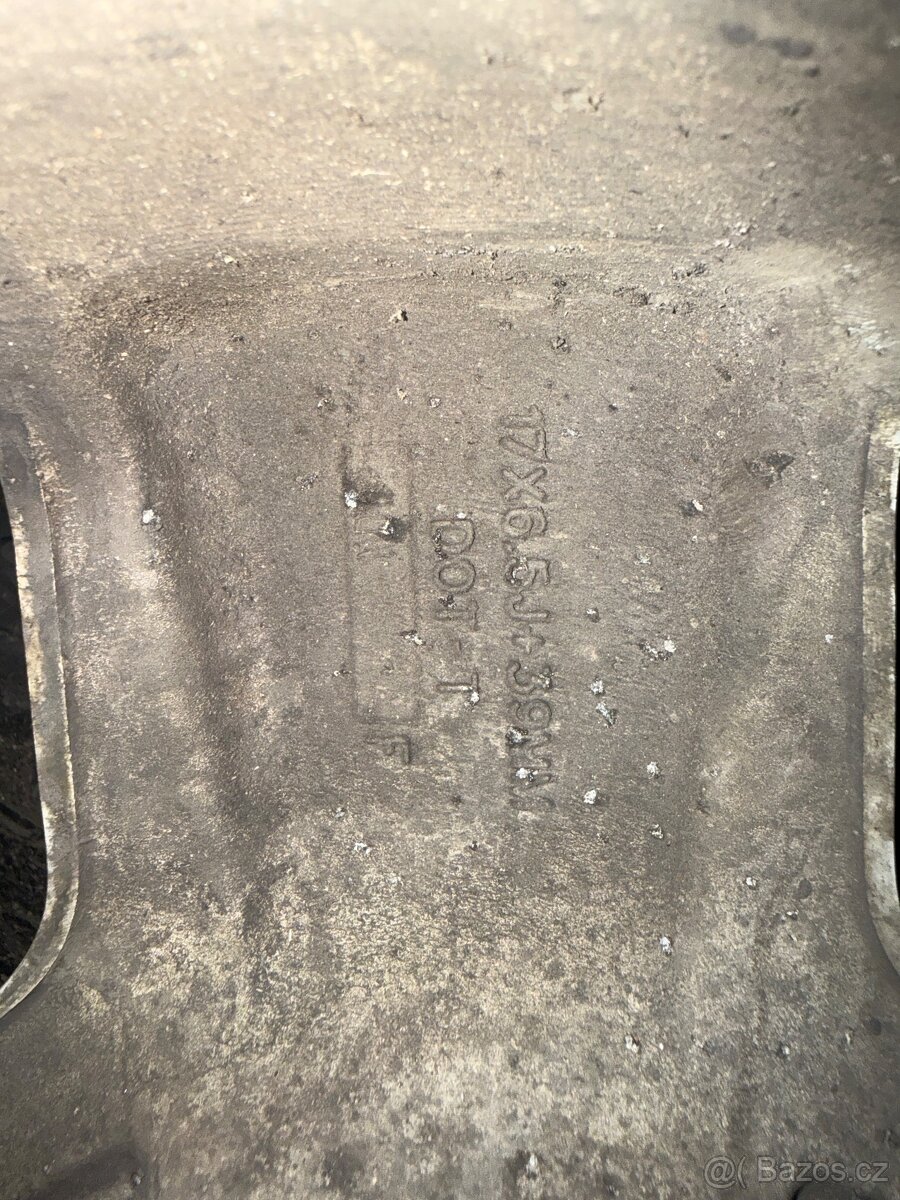 5x114,3 215/60 R17 zimní - 2