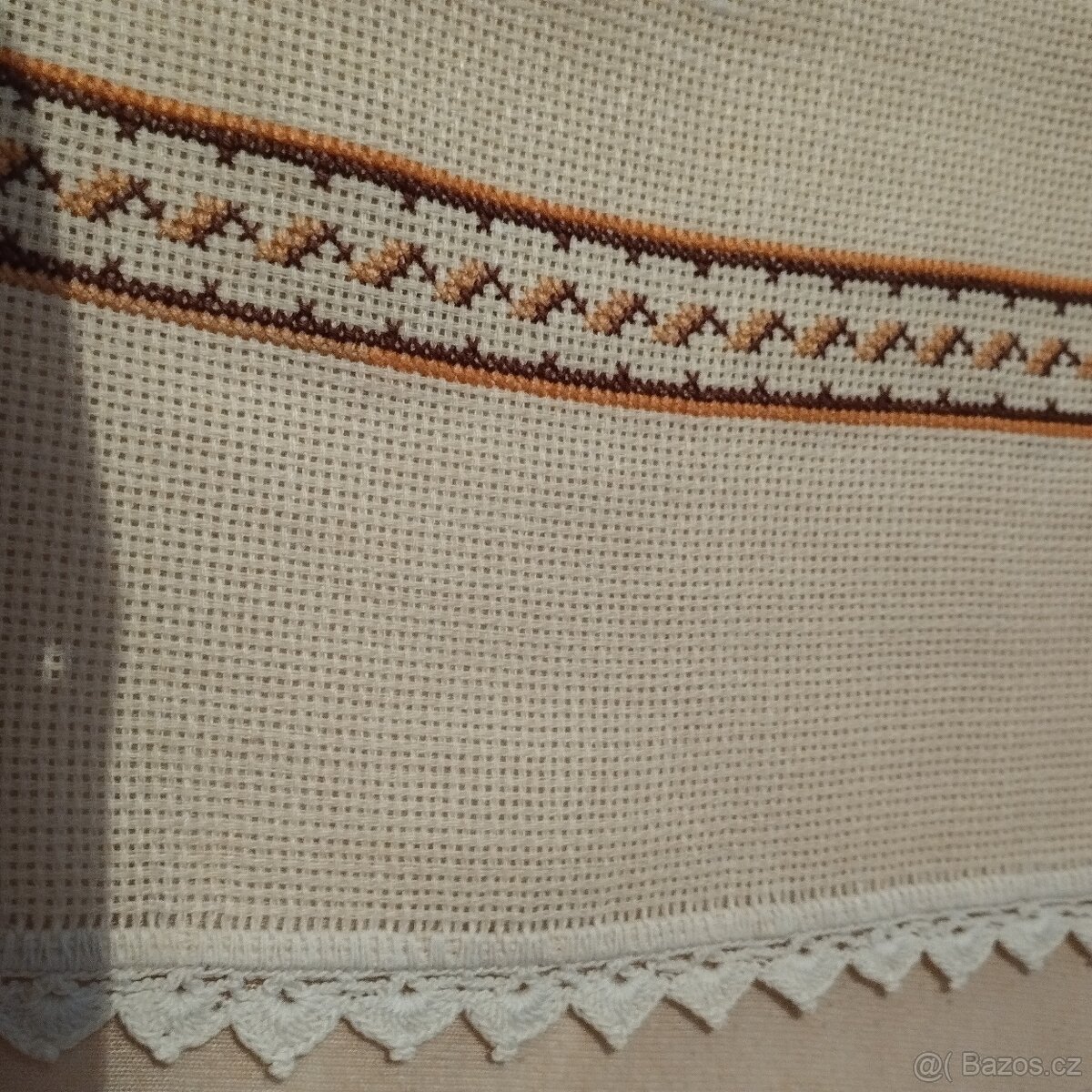 Retro vyšívaný ubrus - 2