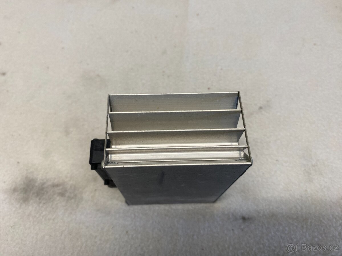 BMW E65 2001-2008 - ZESILOVAČ HARMAN BECKER 65126920461 - 2