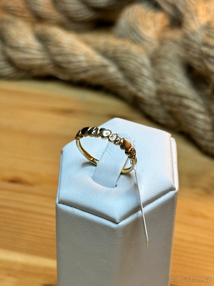 Zlatý prsten 1,34g - 2