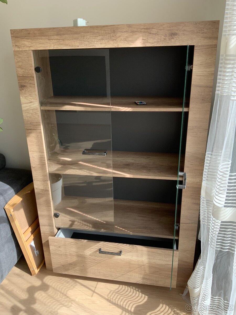 Vitrína a TV skříňka - 2