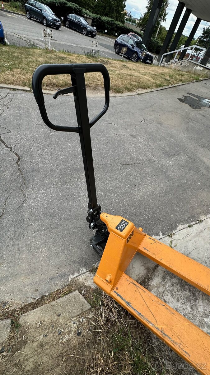 Paletový vozík s délkou vidlic 2000 mm, nosnost 2000 kg - 2