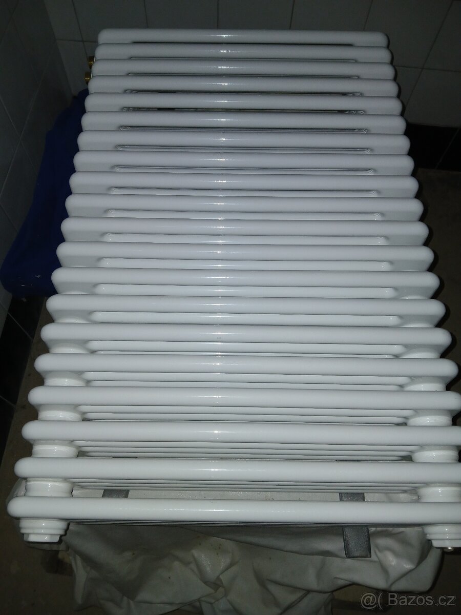 Litinový radiátor nová, 20článek,K dispozici 4 baterie. Cena - 2