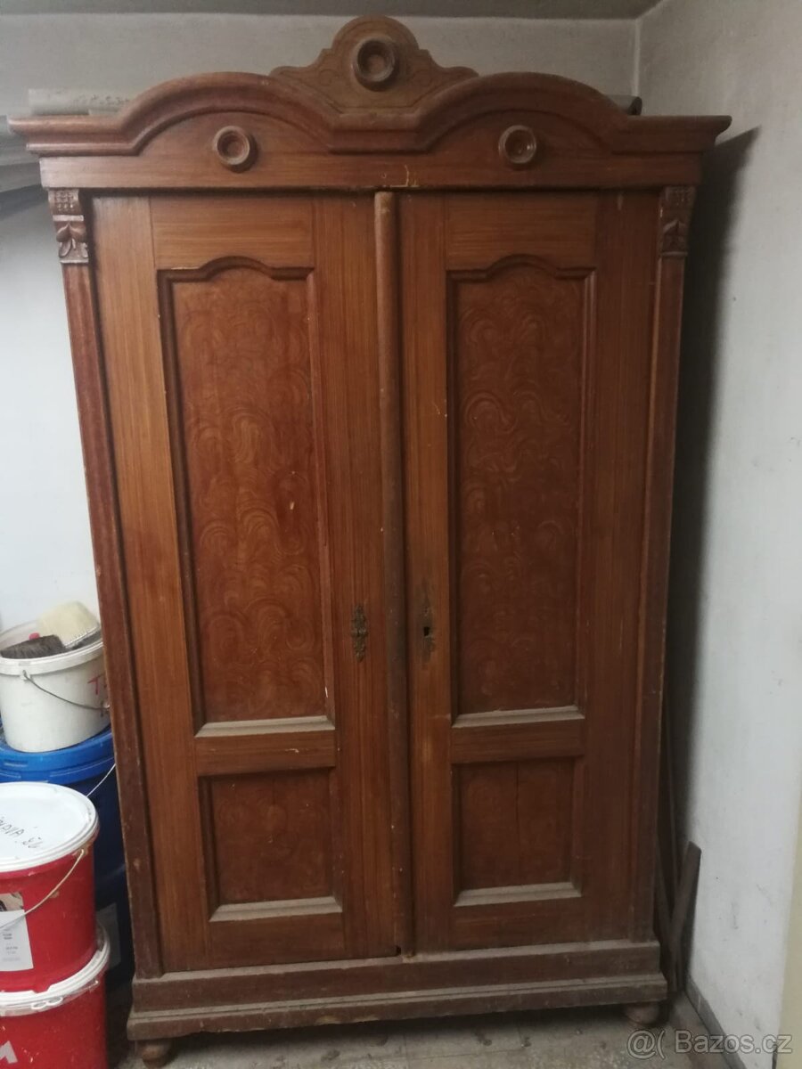 starožitná skříň - 2