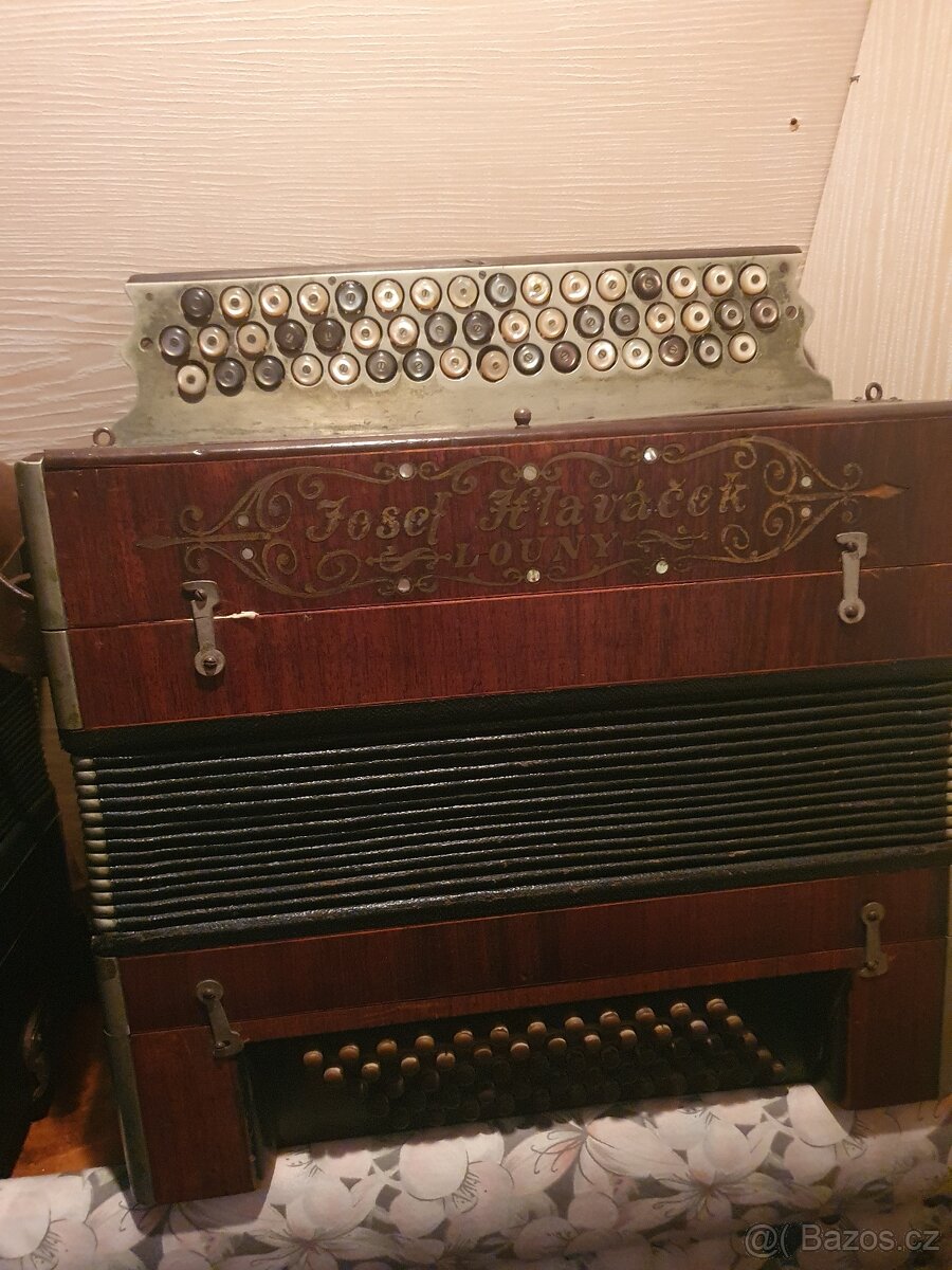 Unikátní sbírka knoflíkových harmonik - 2