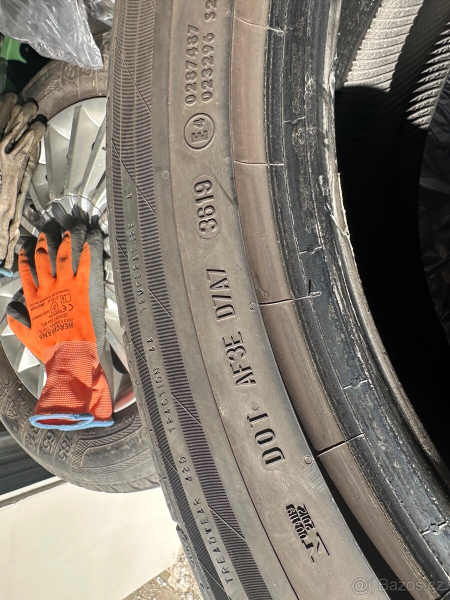 Letni pneu 255/45/19 - 2