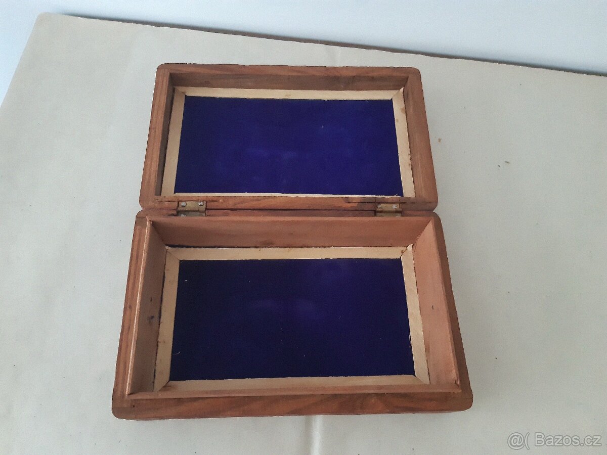 Dřevěná krabička vyřezávaná - 2