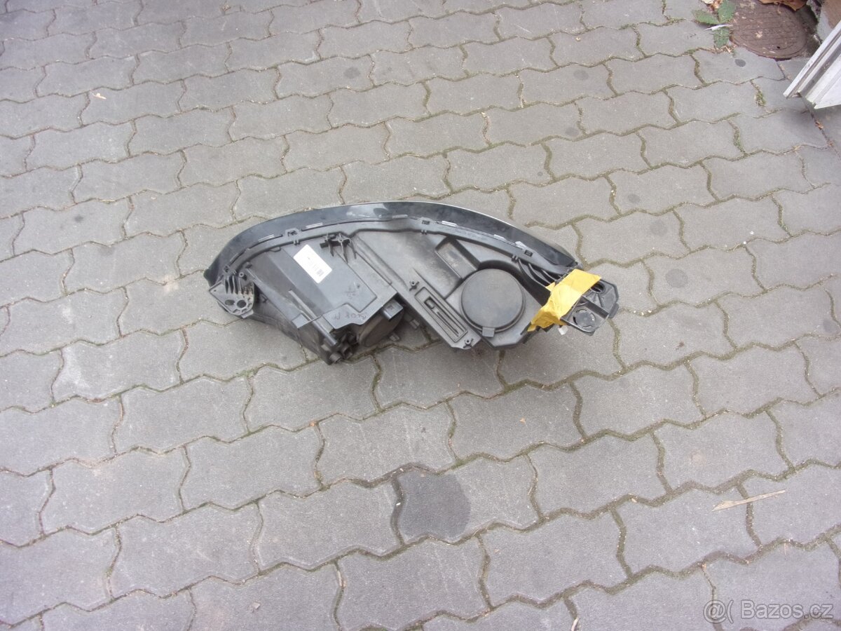 pravé přední světlo Peugeot 3008 od roku 2017 - 2