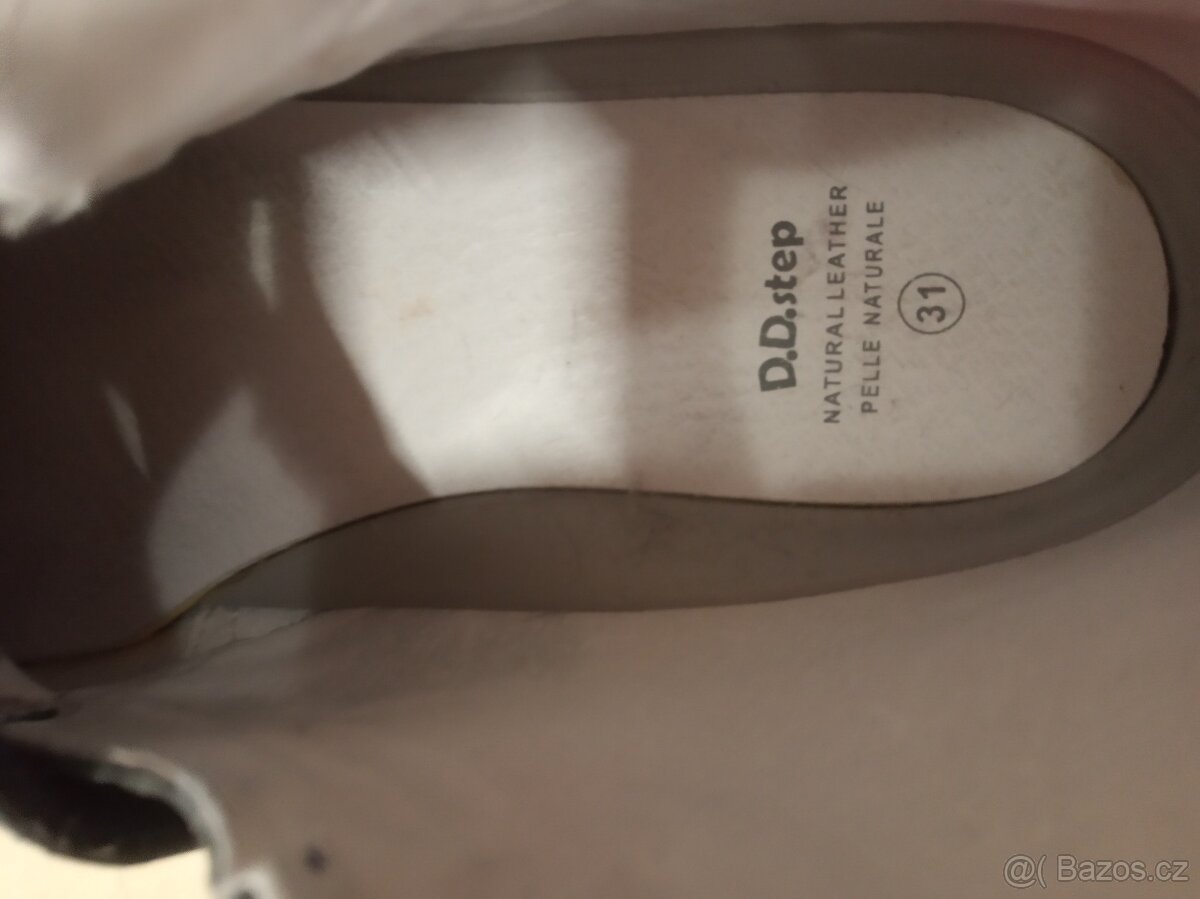 Prodáme dívčí lehkou obuv - 2