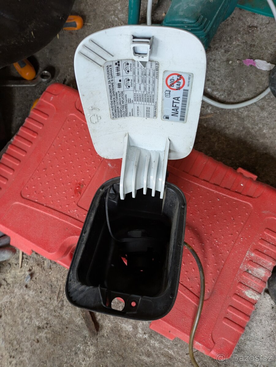 Škoda Superb 2 víčko nádrže - 2