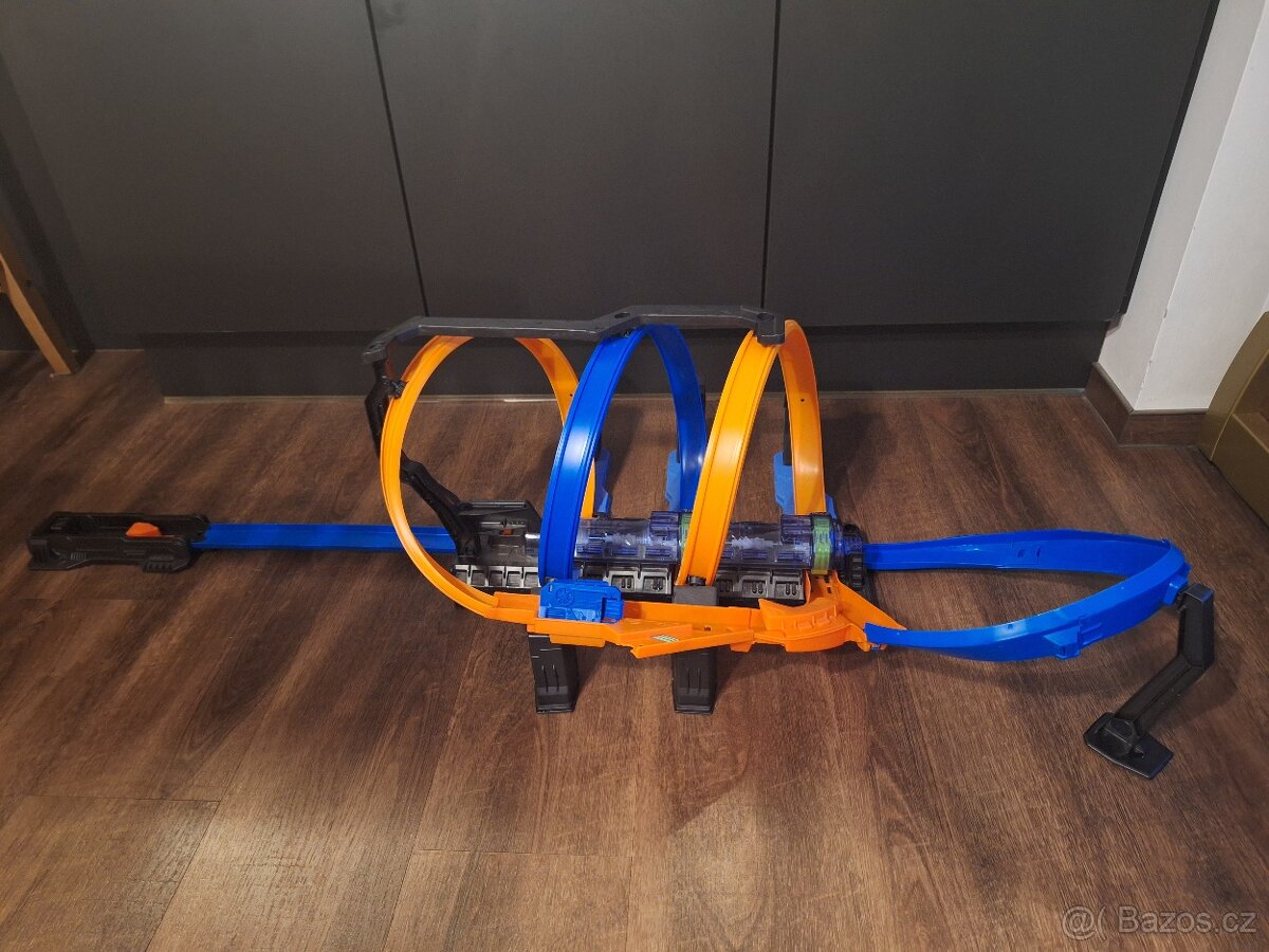 Hot Wheels Vývrtka Crash - 2