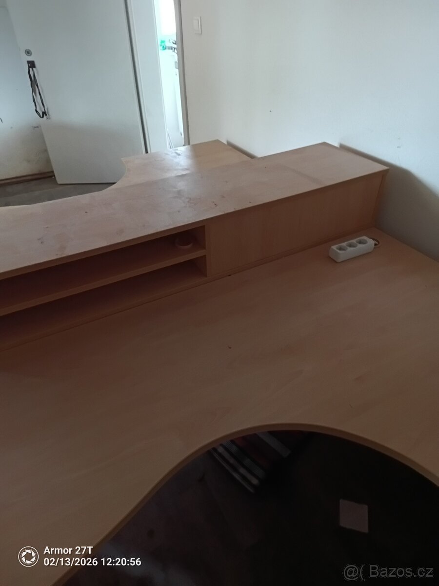 Kancelářský stůl - 2