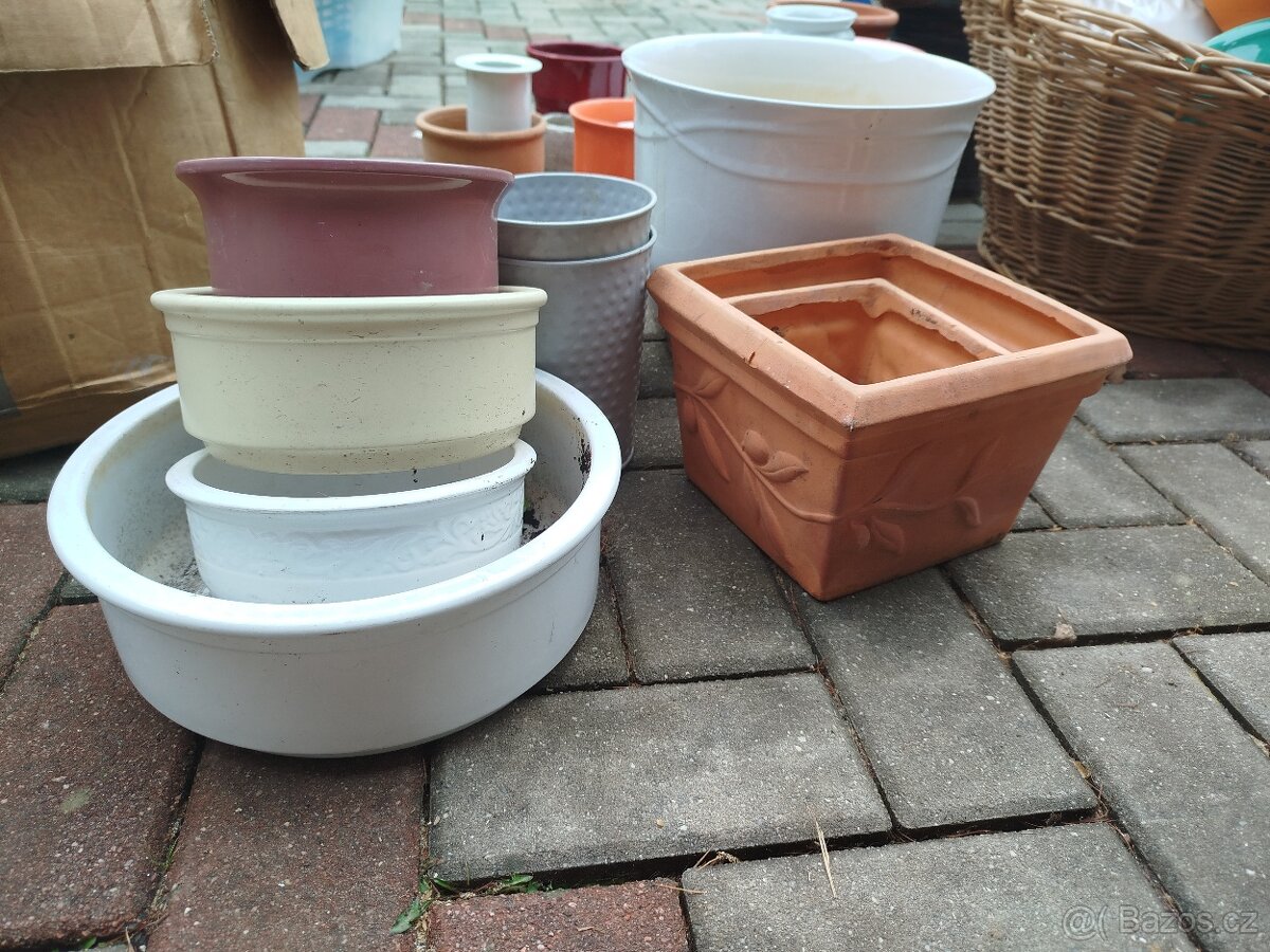 Květináče, barevné - 2