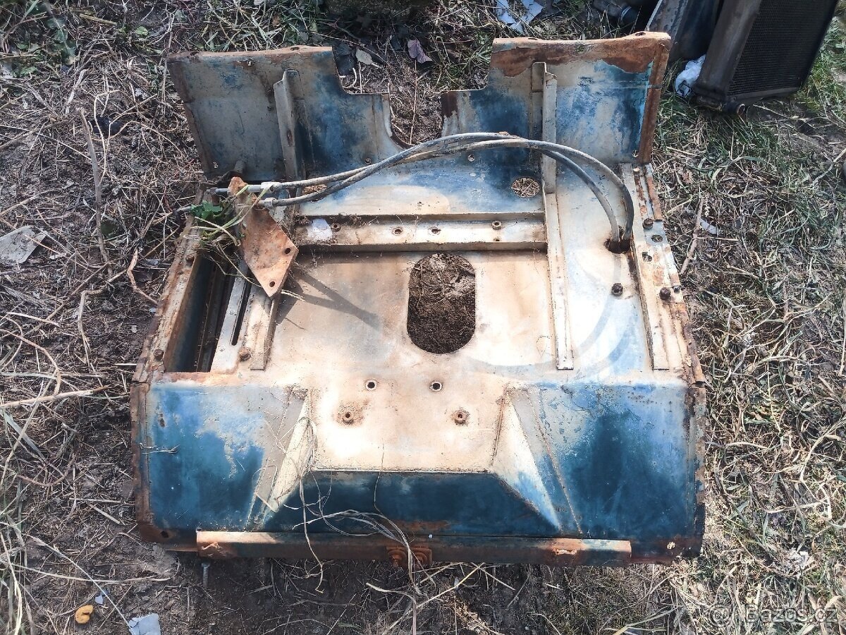 Zetor podlaha pod sedačku - 2