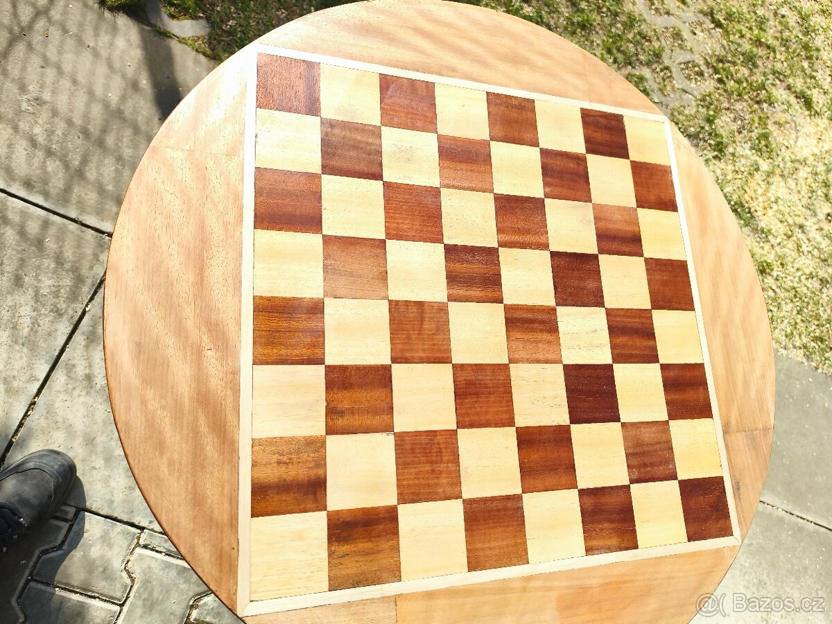 ŠACHOVÝ STOLEK - 2
