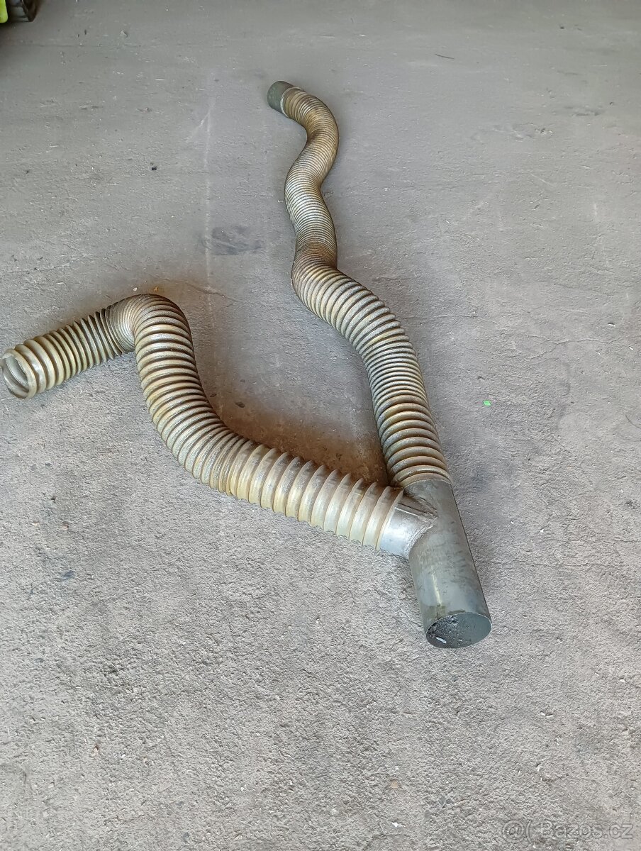 Hadice k odsávání v dobrém stavu 2m - 2