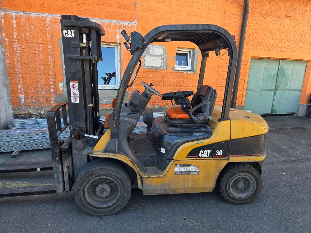 Caterpillar DP30N - 2