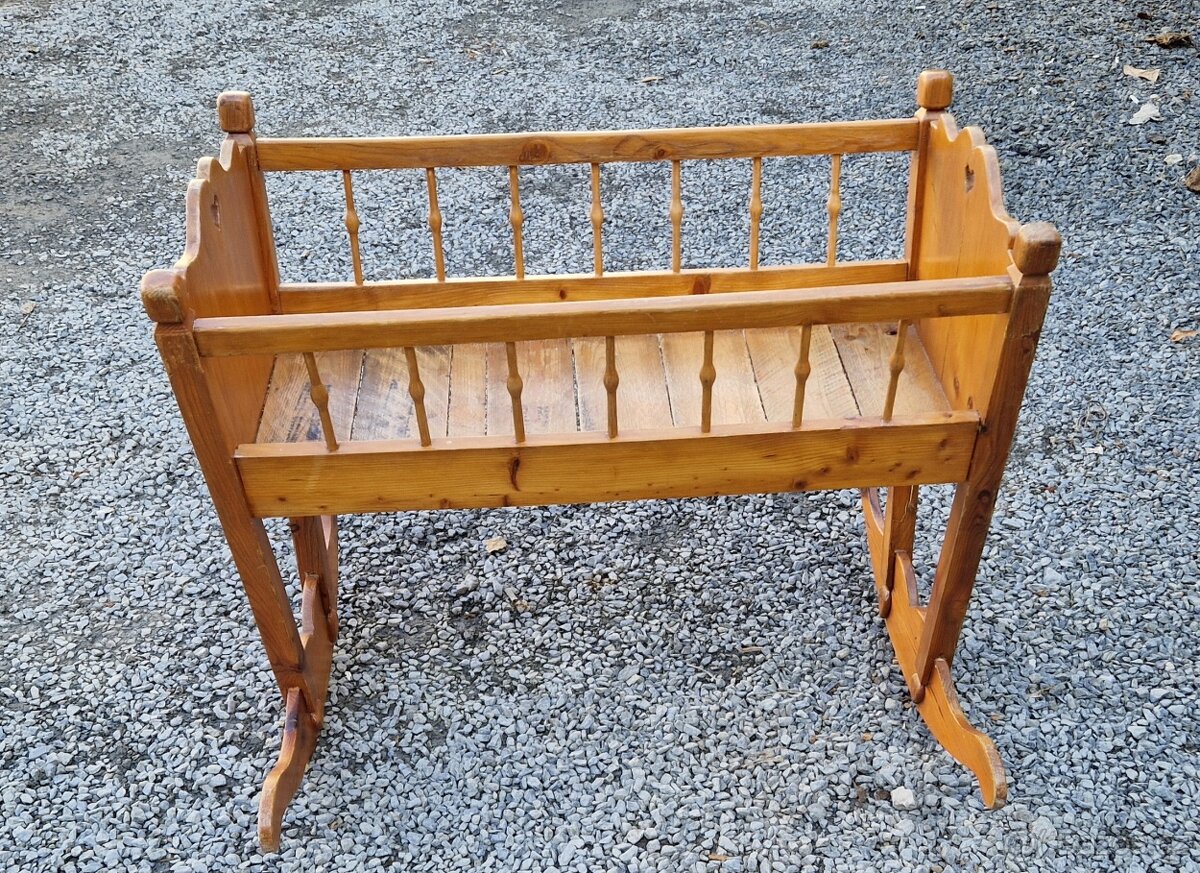 Dřevěná kolébka - 2