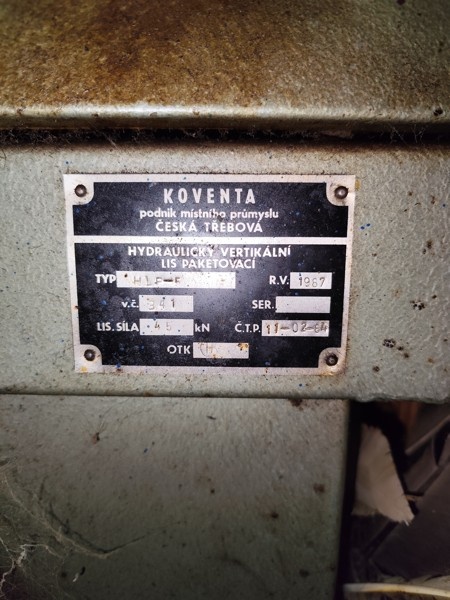Hydraulický paketovací lis na odpady - 2
