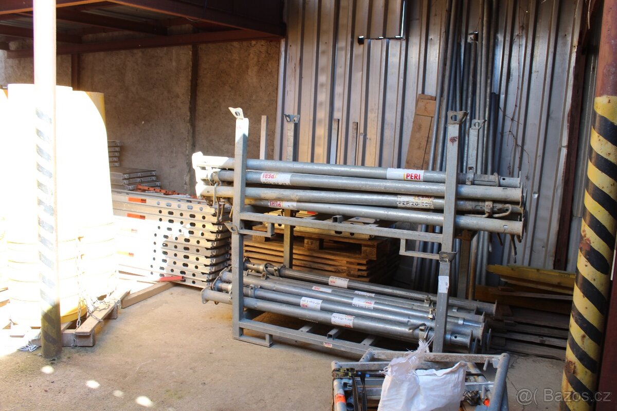 Prodám použité stropní stojky zn. Peri - 2