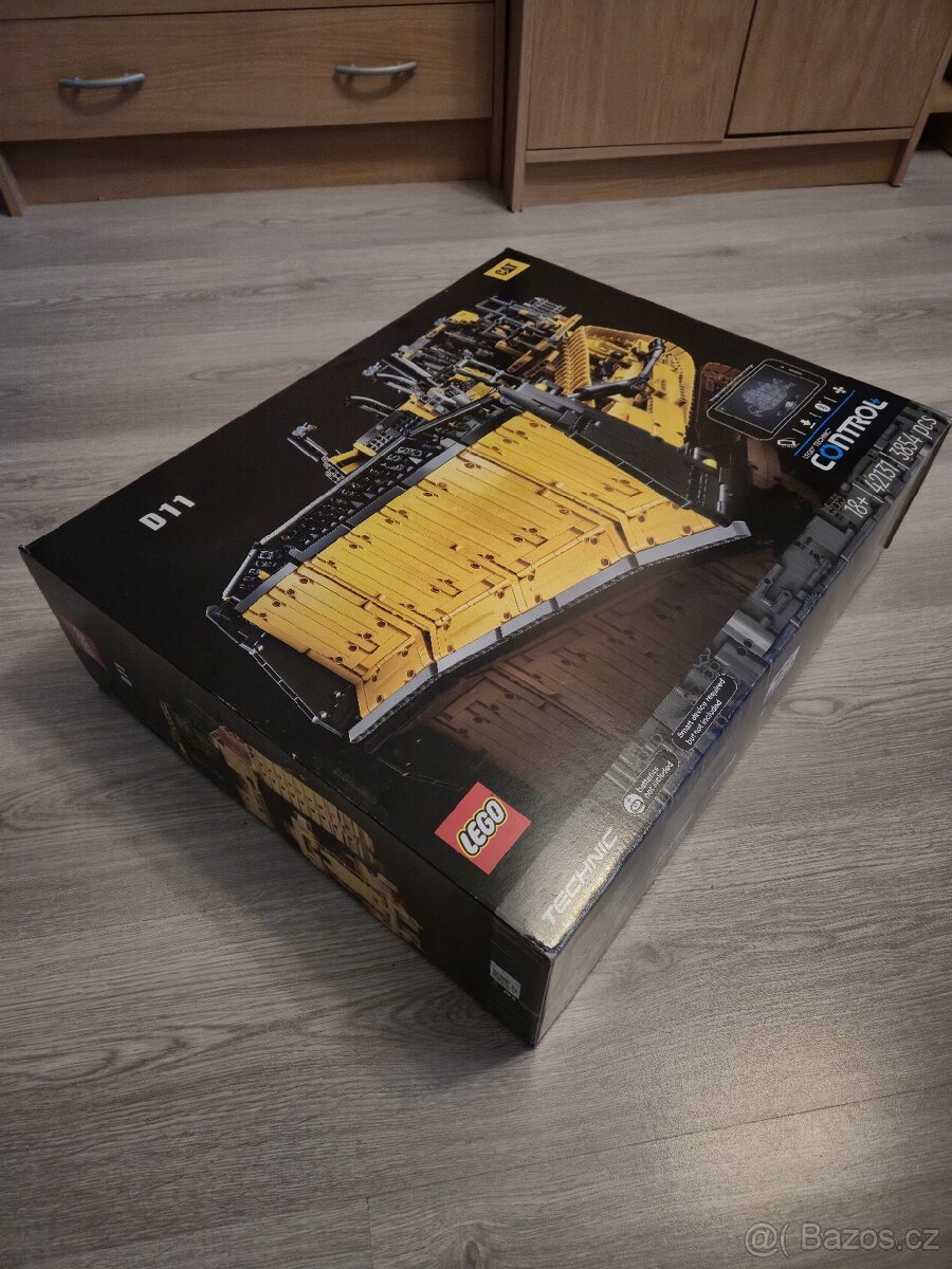 LEGO Technic 42131 Buldozer CAT D11 - 2