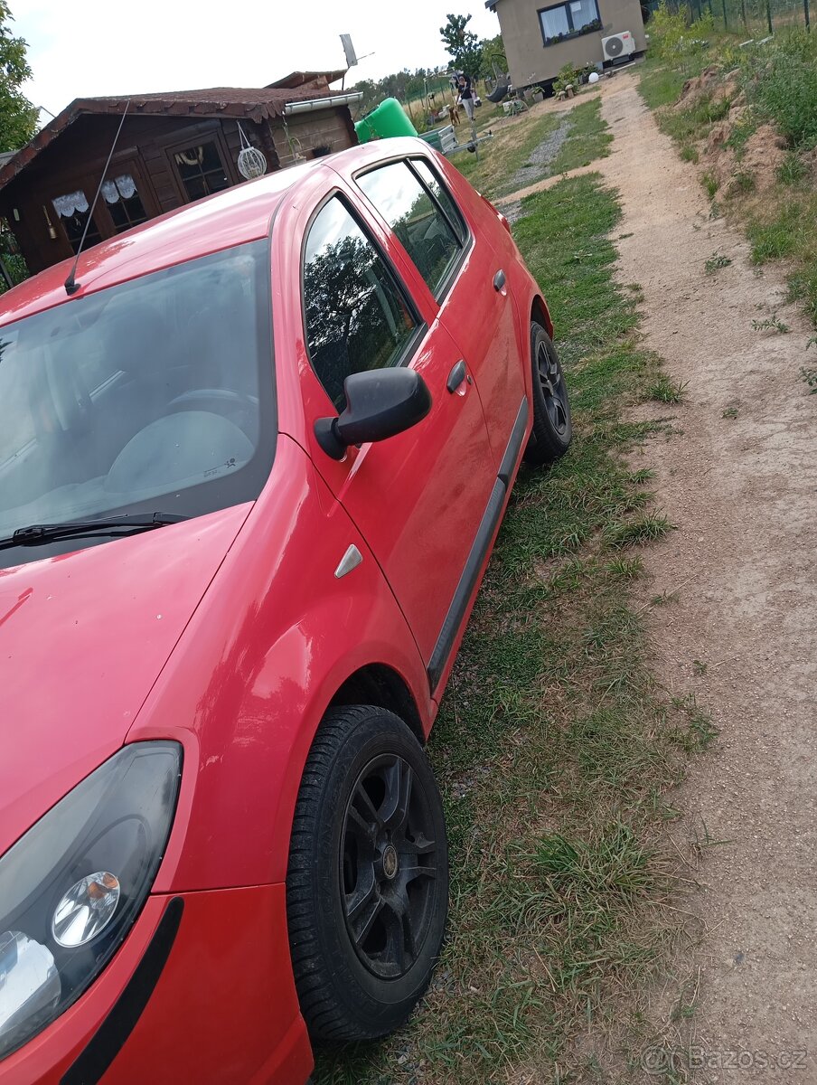 Dacia Sandero 1,2 16V - 2