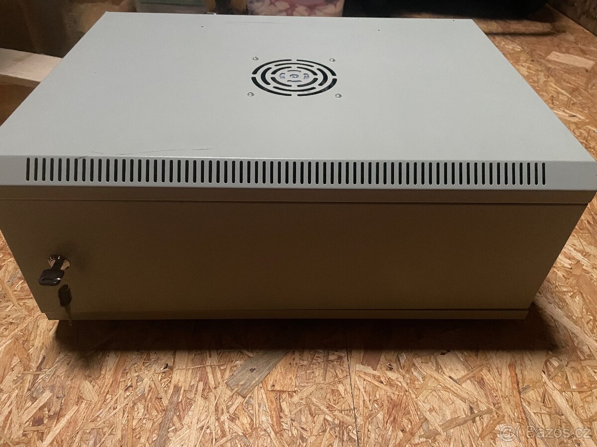 19″ nástěnný rozvaděč DATACOM - 2