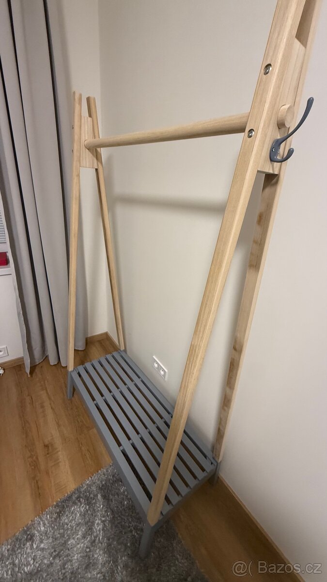 Věšák na oblečení - 2