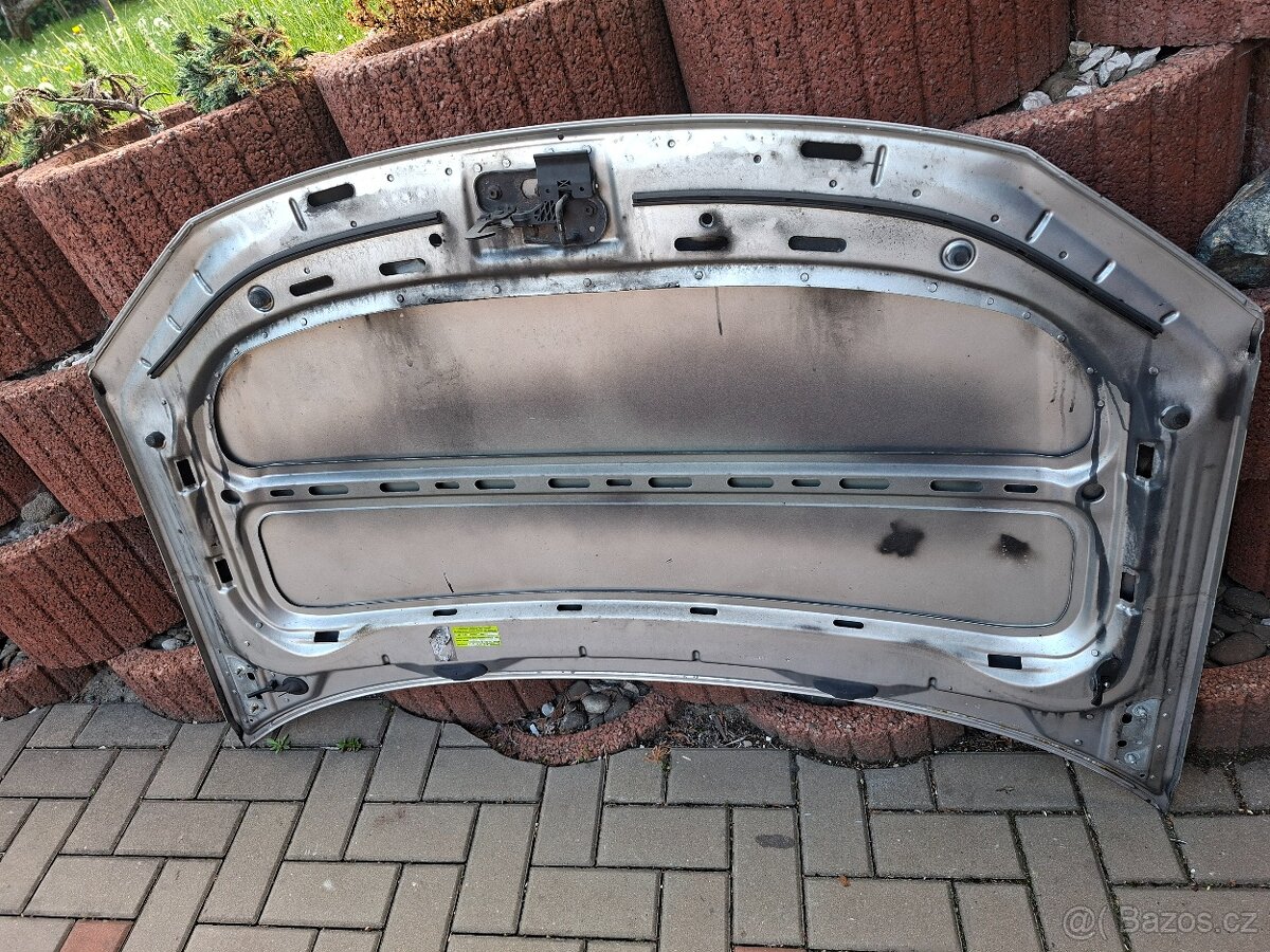 Prodám přední kapotu VW Touran T2 černá - 2