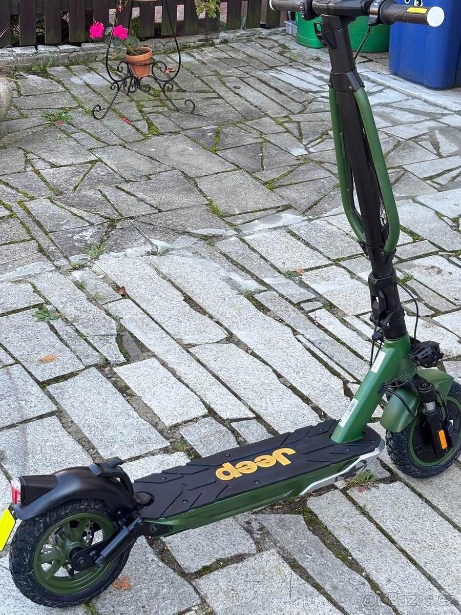 Elektrická koloběžka Jeep 2xe v ZÁRUCE - 2