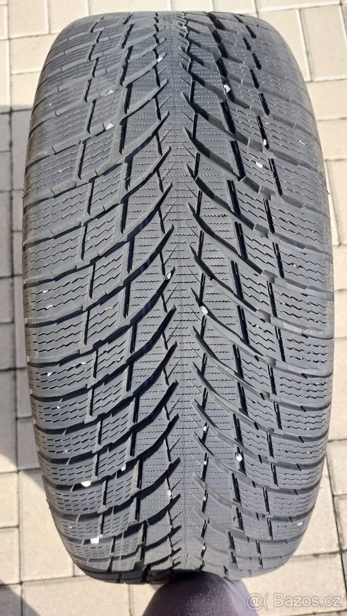 Prodám zimní pneu 225/50R17 vzorek 7,5 mm - 2