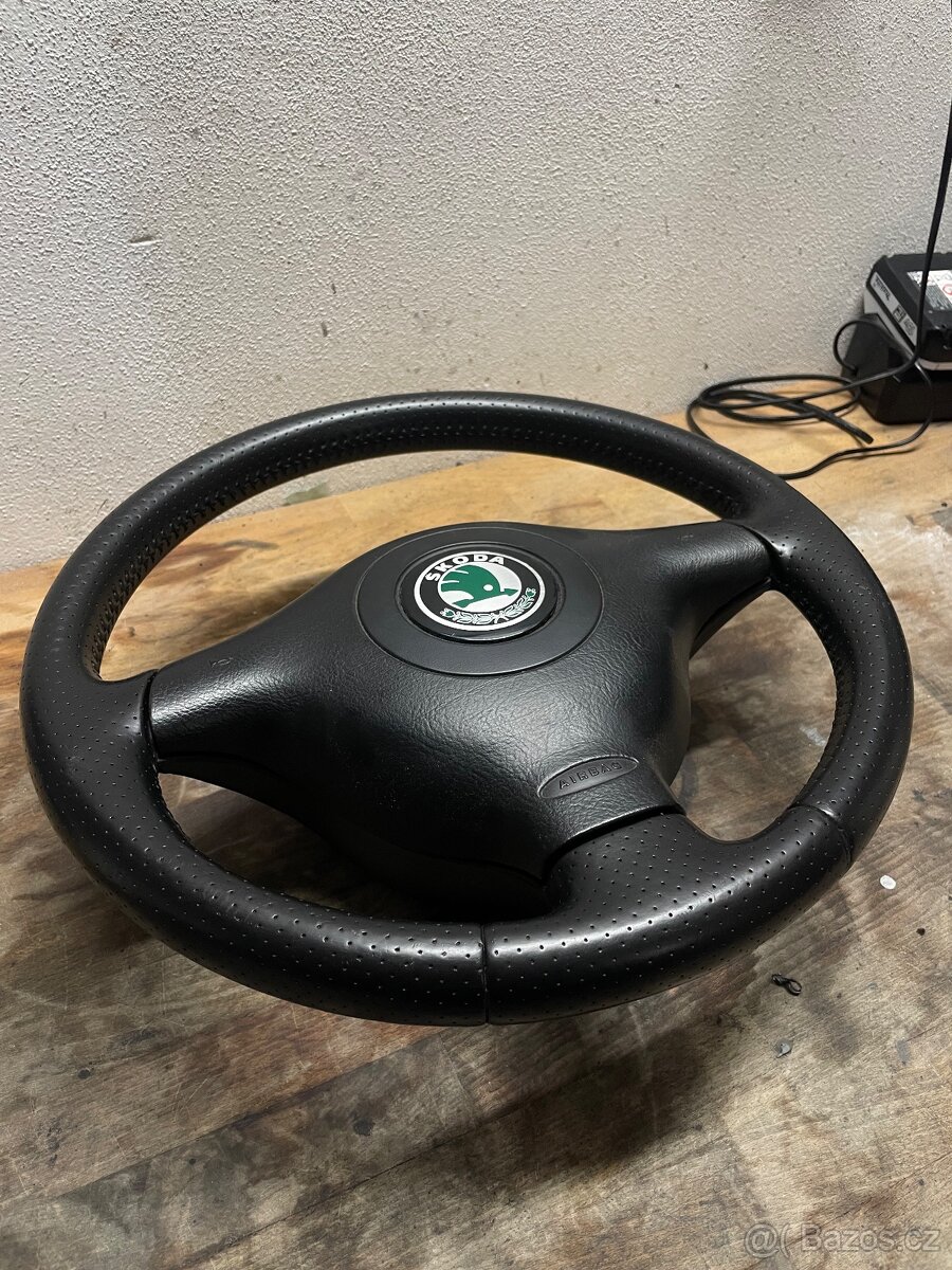 Perforovaný volant Škoda Octavia/Fabia RS - Stav Nového - 2