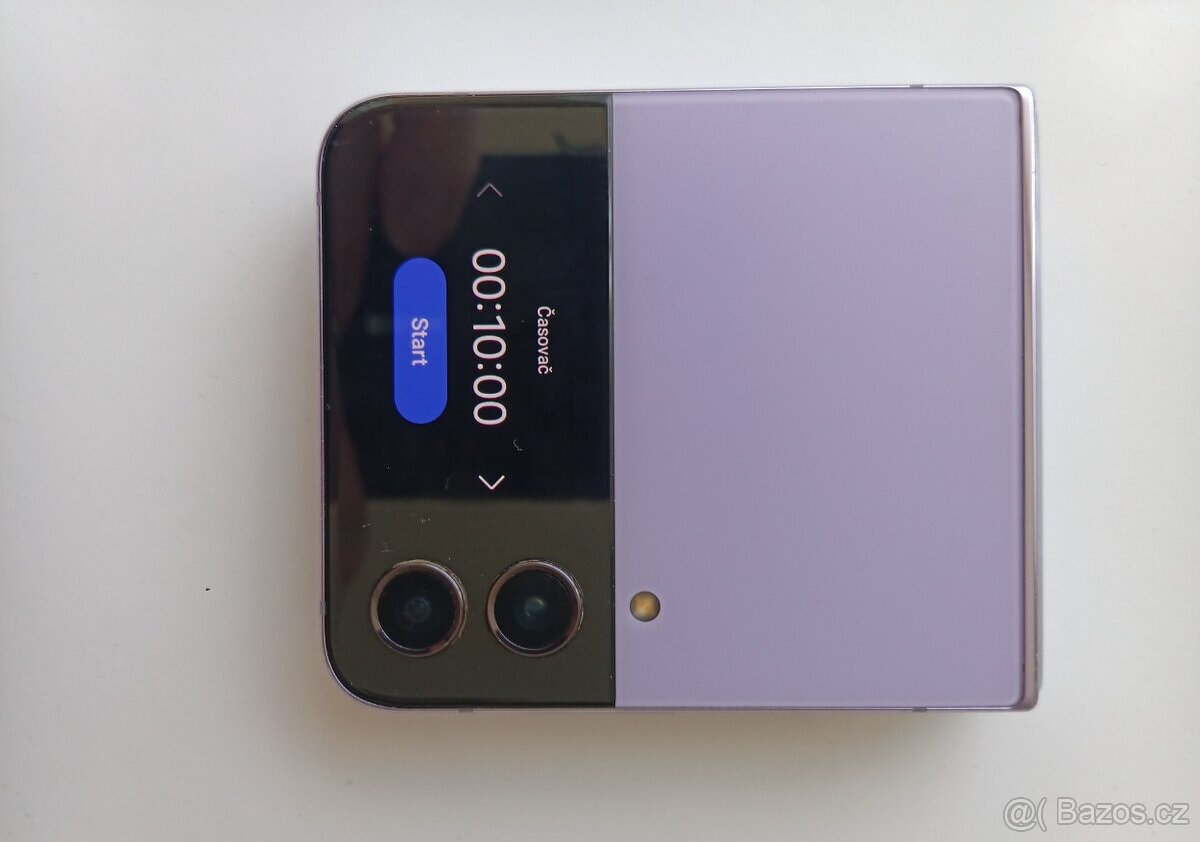 Samsung Galaxy Z Flip 4 - 2