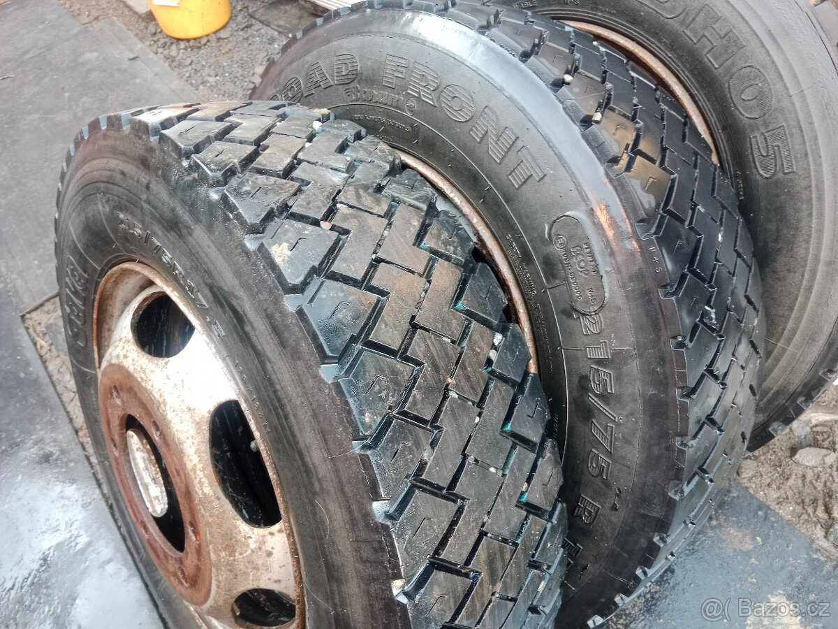 Kola (pneu) 17,5 x 215/75 - Avia - 2