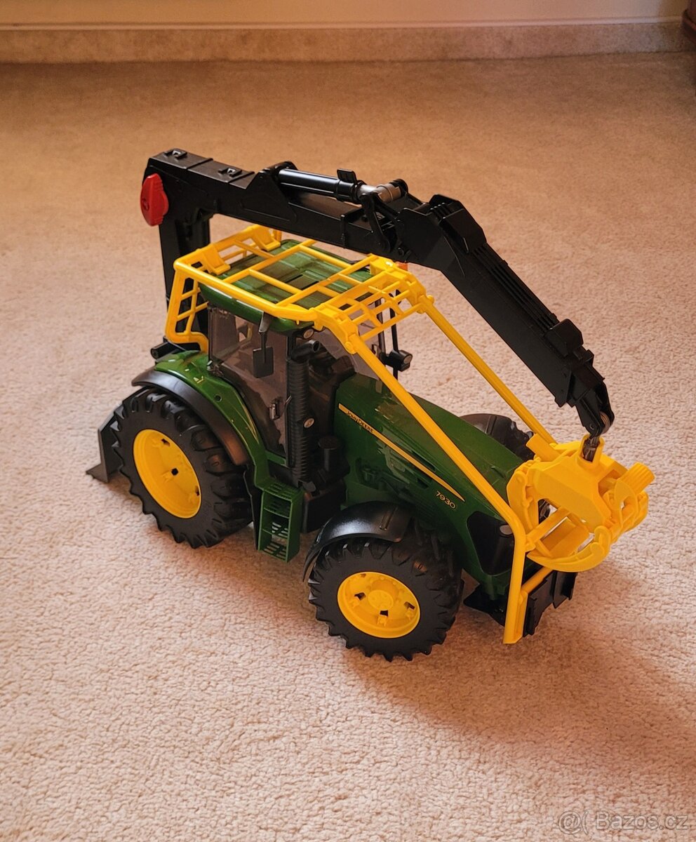 Bruder lesny traktor John Deere 7930 - 2