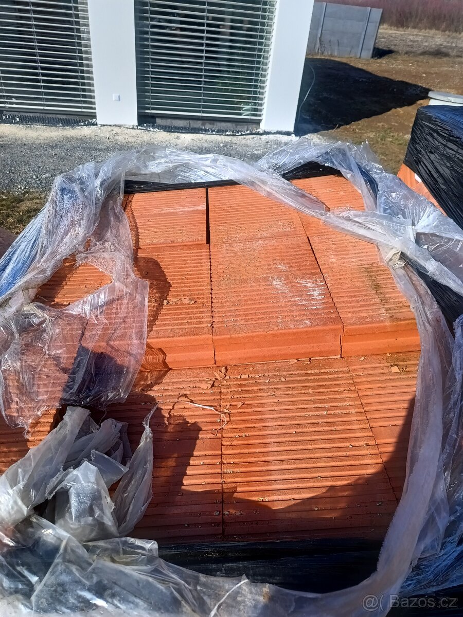 Broušené cihly a věncovky Heluz - 2