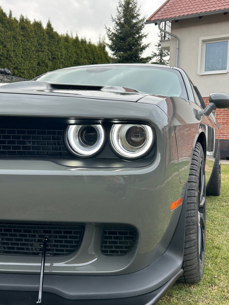 Dodge Challenger - 2